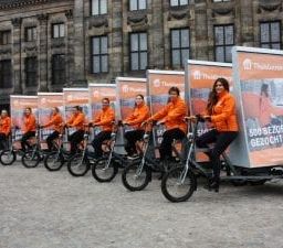 Guerrilla-marketing-buitenreclame-Thuisbezorgd-mediabikes